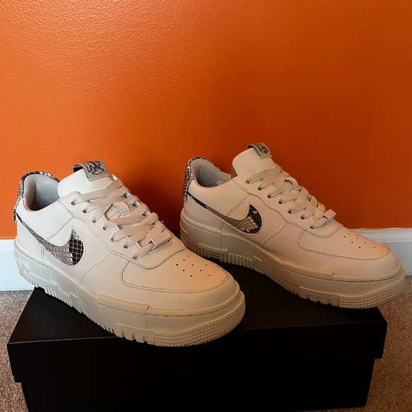 WMNS Nike Air Force 1 Pixel SE - Picture 1 of 6